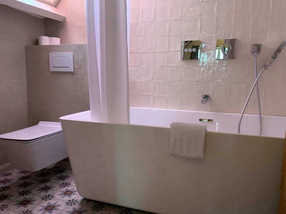 Family Room, 1 Bedroom, Air conditioning, City View | Bathroom | Free toiletries, hair dryer, towels
