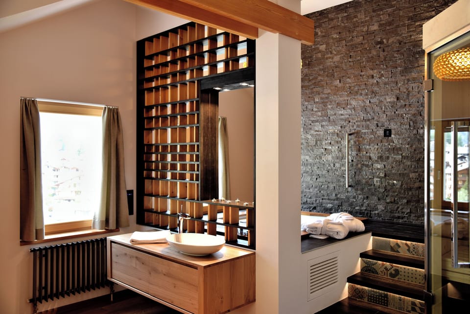 Deluxe Suite, Mountain View | Hypo-allergenic bedding available, minibar, in-room safe