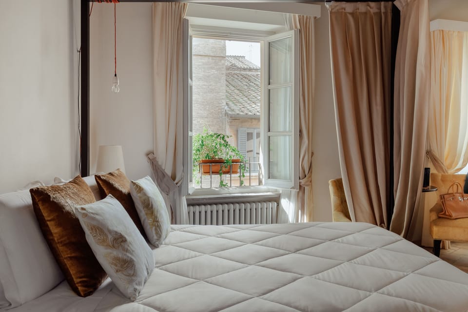Luxury Studio Suite | Premium bedding, down comforters, pillowtop beds, minibar