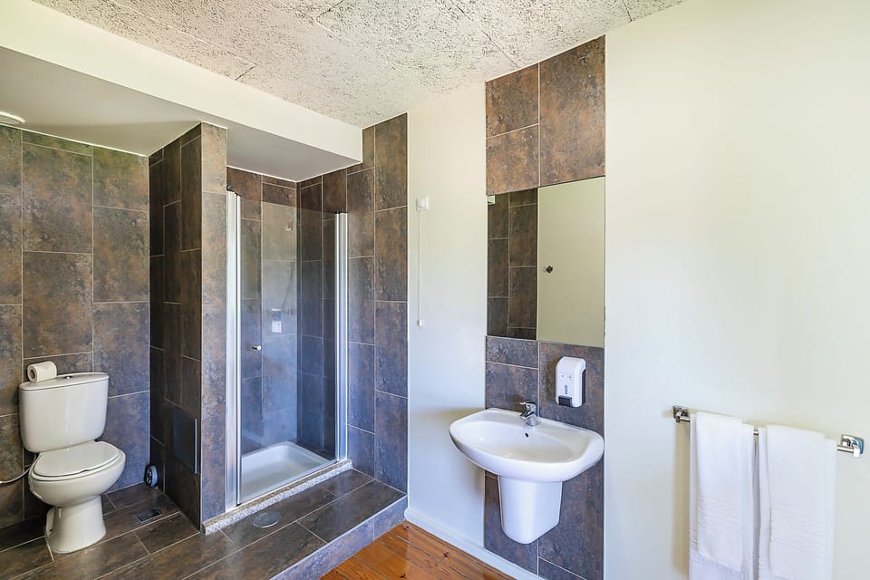 Shower, towels