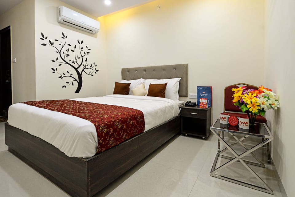Executive Double Room, 1 Queen Bed | Individually furnished, desk, free WiFi