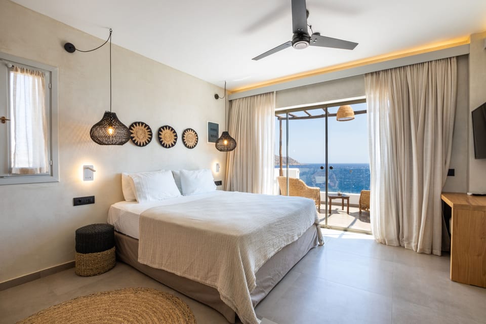 Executive Suite, Jetted Tub, Sea View | Minibar, in-room safe, individually decorated, individually furnished