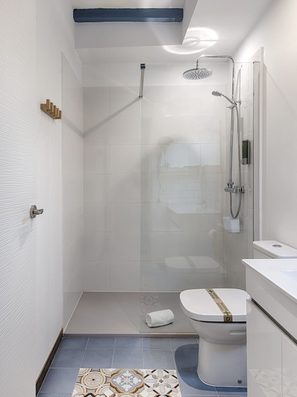 Double Room | Bathroom | Shower, hair dryer, towels, soap