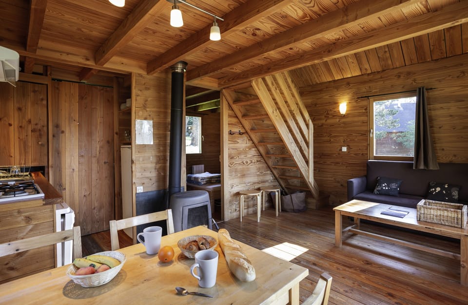 Deluxe Chalet | Living area | Table tennis