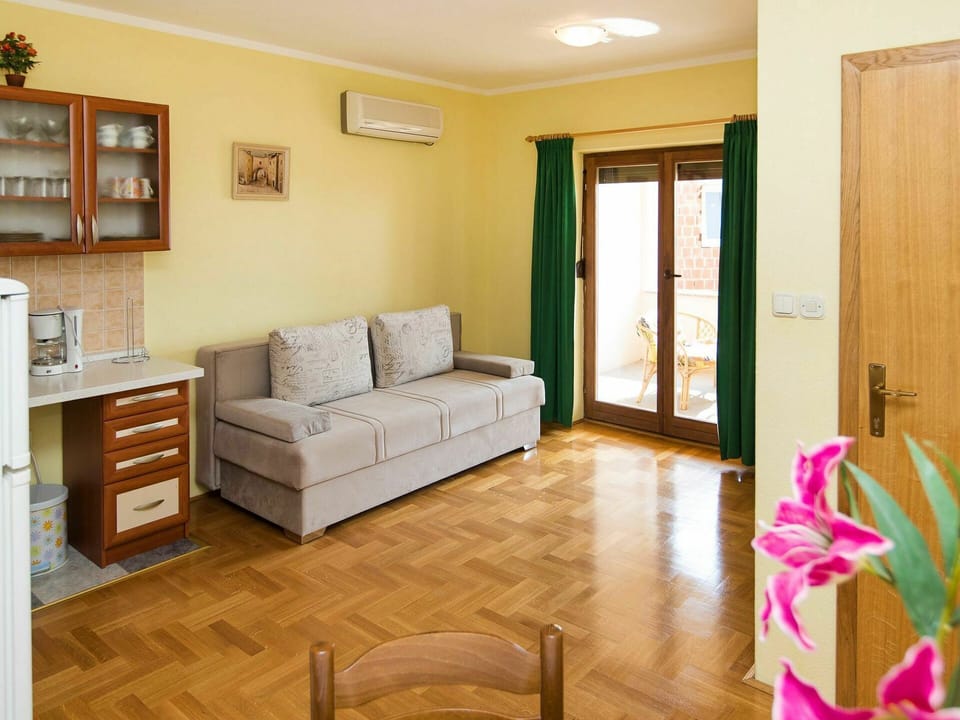 Room, Furniture, Property, Interior Design, Floor, Living Room, Building, Yellow, Wood Flooring, House