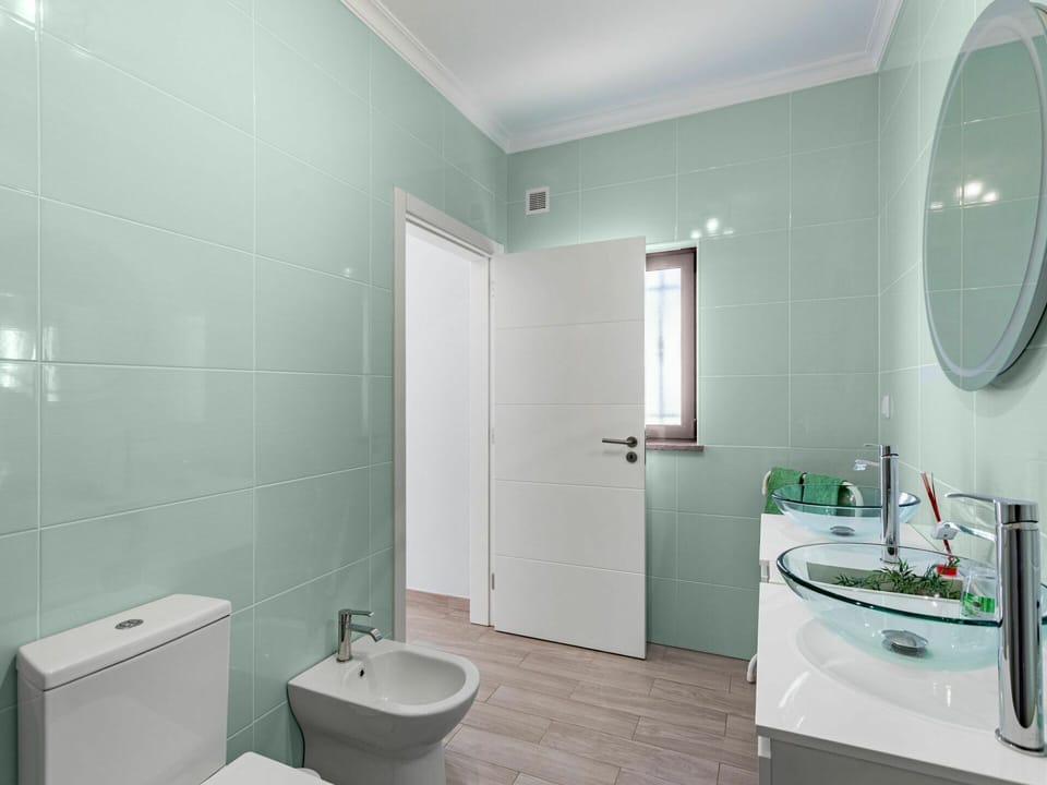 Mirror, Tap, Plumbing Fixture, Bathroom Sink, Sink, Photograph, Green, Bathroom, Azure