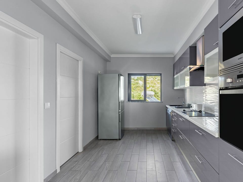 Building, Cabinetry, Countertop, Window, Door, Tap, Wood, Interior Design