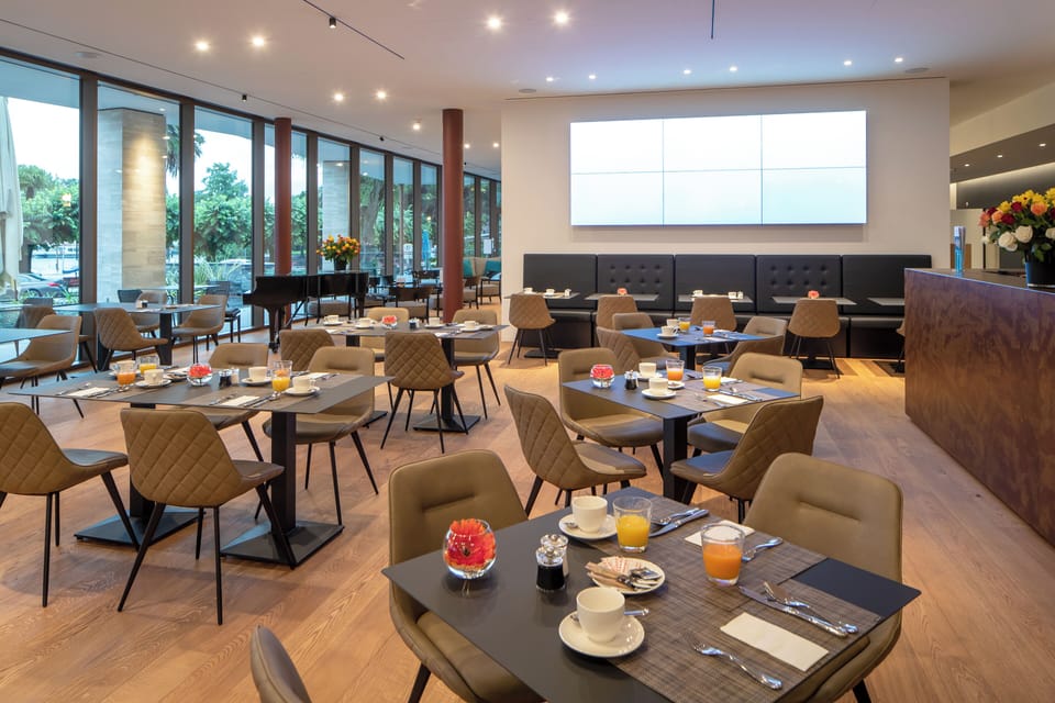 Daily buffet breakfast for a fee