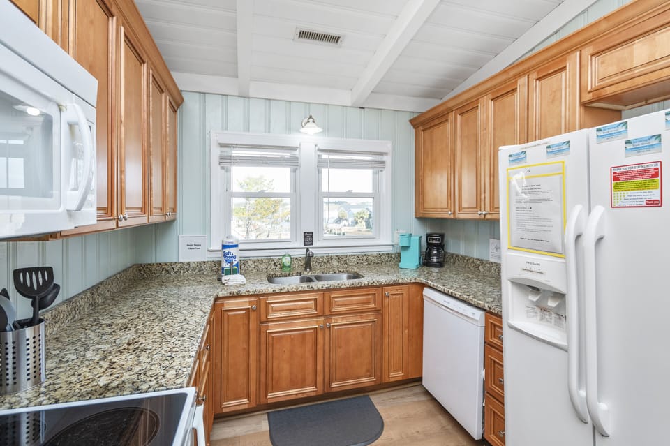 Kitchen area that opens to dining area