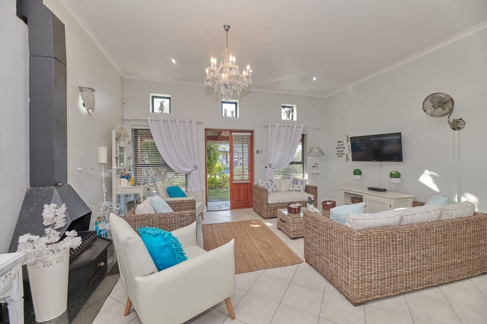 Premium bedding, in-room safe, individually decorated