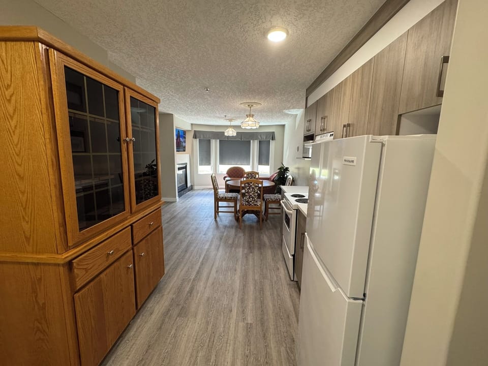 Junior Suite, 1 Bedroom, Kitchenette | Private kitchen | Full-size fridge, oven, stovetop, cookware/dishes/utensils