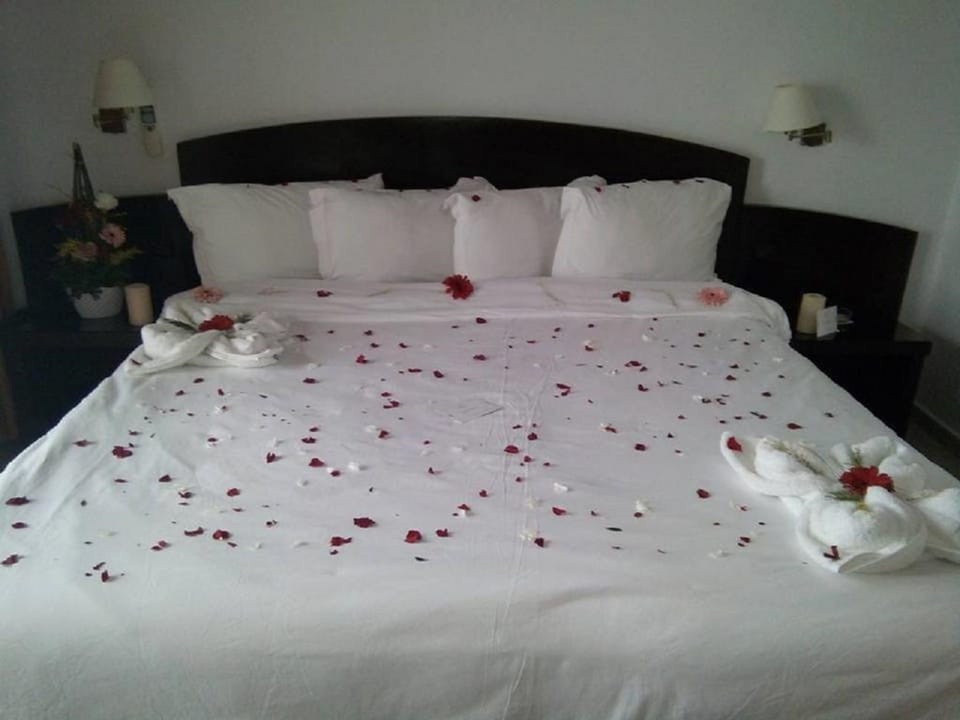 Apartment | Premium bedding, individually decorated, desk, free cribs/infant beds