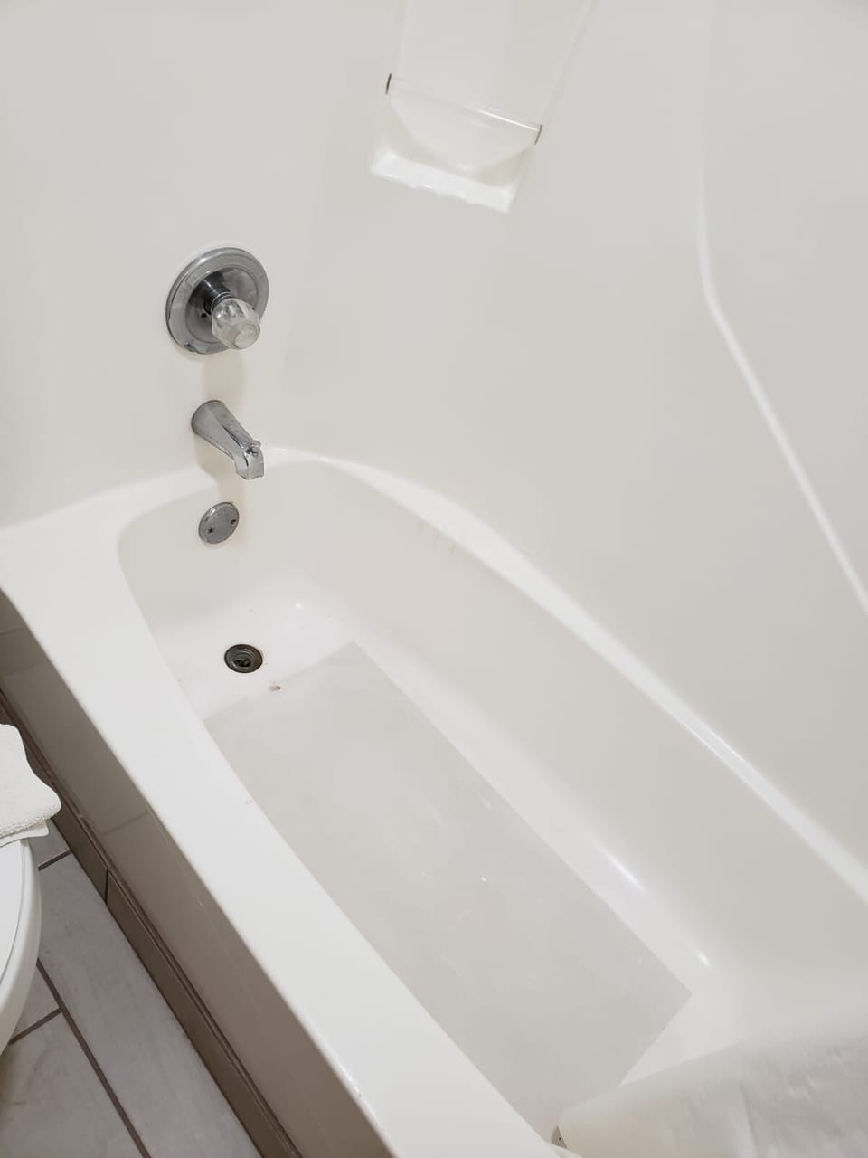 Economy Single Room | Bathroom | Combined shower/tub, towels