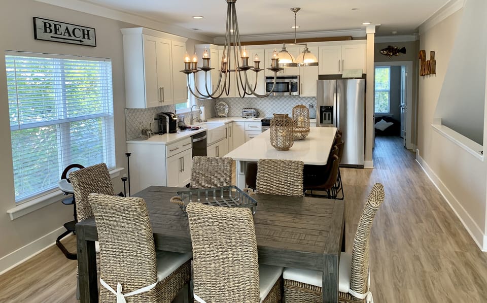 Fully stocked kitchen with large island -6 barstools. Dining table seats 6.