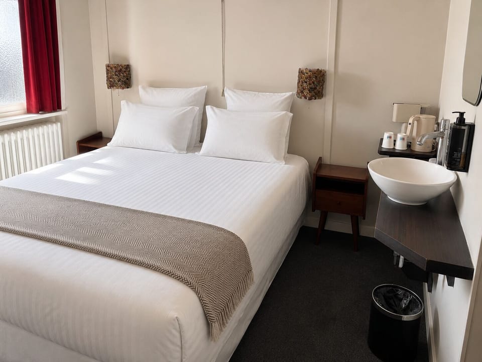 Le Standard Classique | WiFi (free), bed sheets