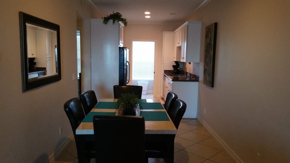 Condo, 2 Bedrooms, 2 Bathrooms | In-room dining