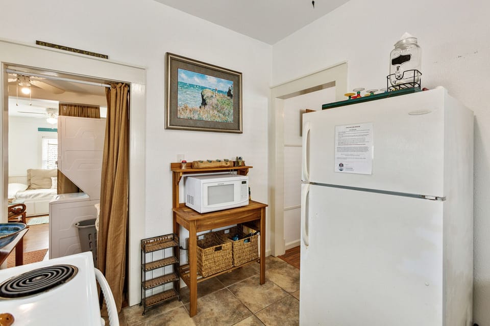 Standard House, 3 Bedrooms, Kitchen, Beachside | Private kitchen | Full-size fridge, microwave, oven, stovetop