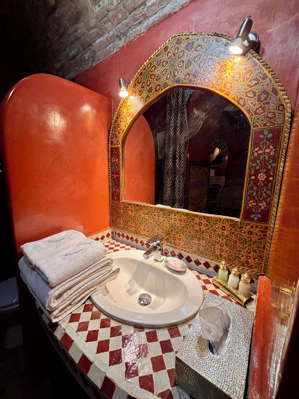 Deluxe Double Room (Chambre De Foucault) | Bathroom | Free toiletries, hair dryer, bathrobes, slippers