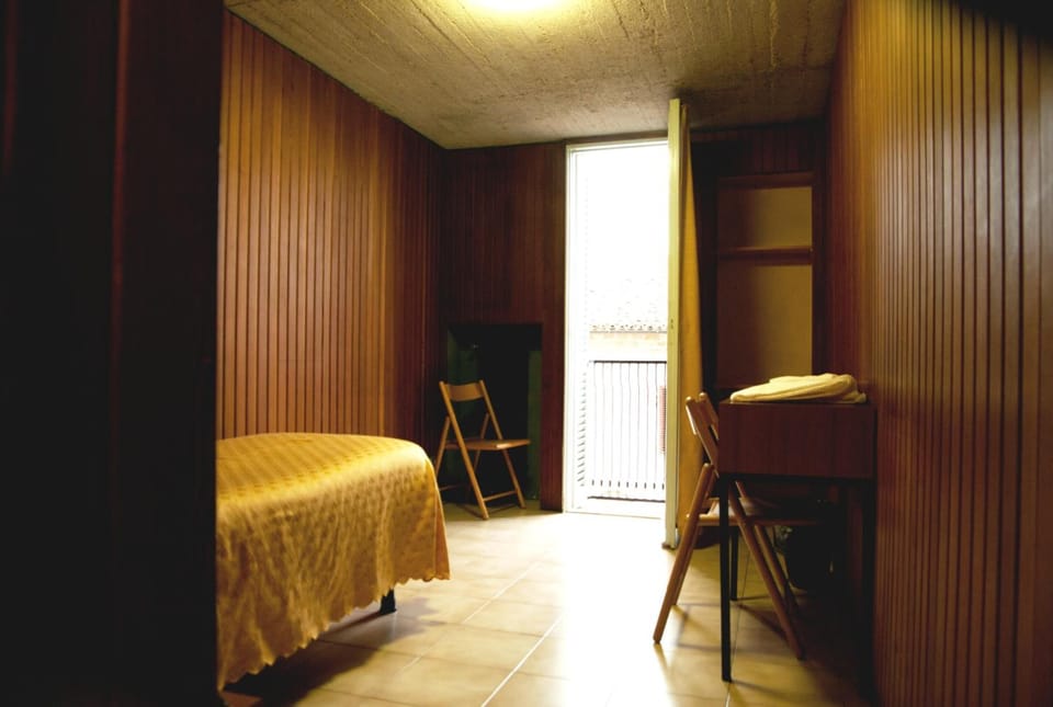 Single Room | Individually furnished, desk, cribs/infant beds, free WiFi