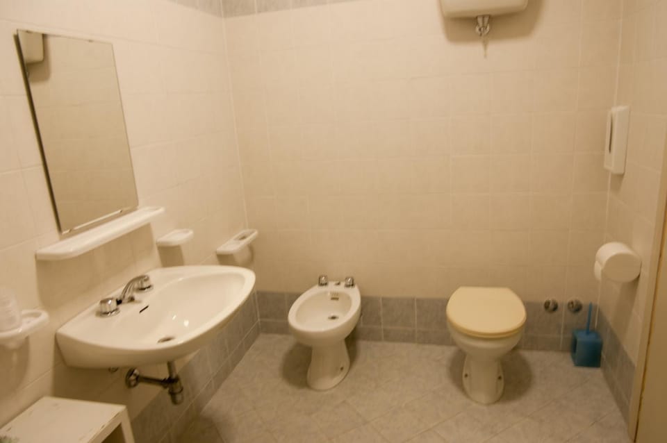 Rainfall showerhead, free toiletries, hair dryer, towels