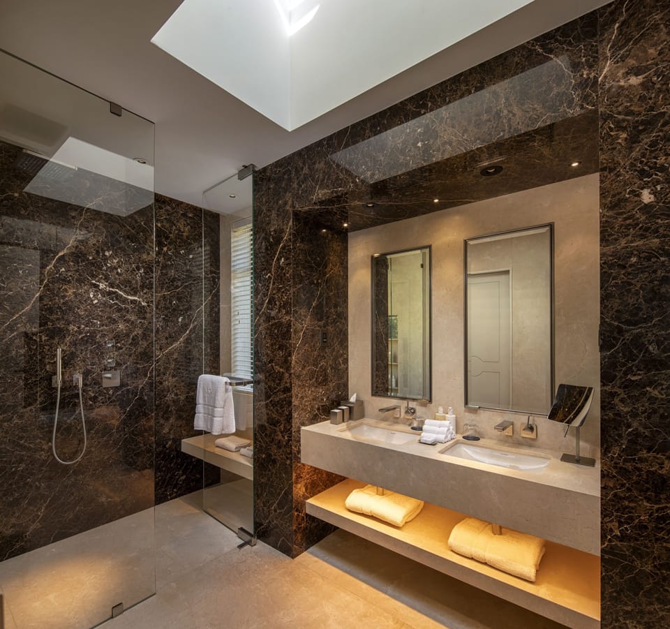Superior Lodge | Bathroom | Combined shower/tub, deep soaking tub, rainfall showerhead
