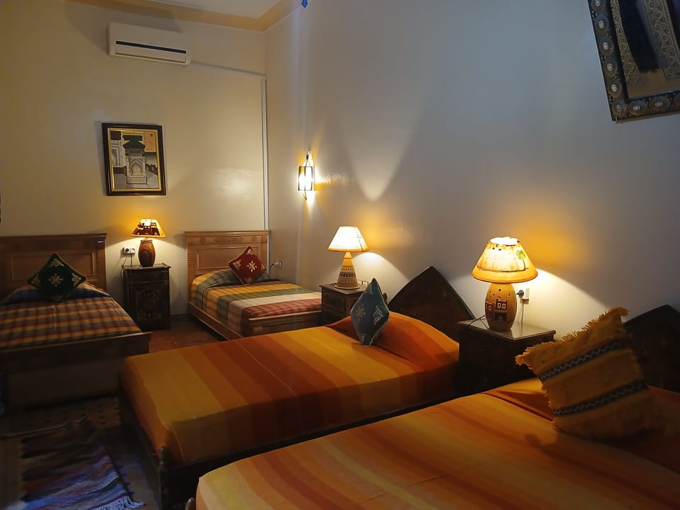 Family Room (Lalla Fatima) | Bathroom | Shower, free toiletries, hair dryer, towels