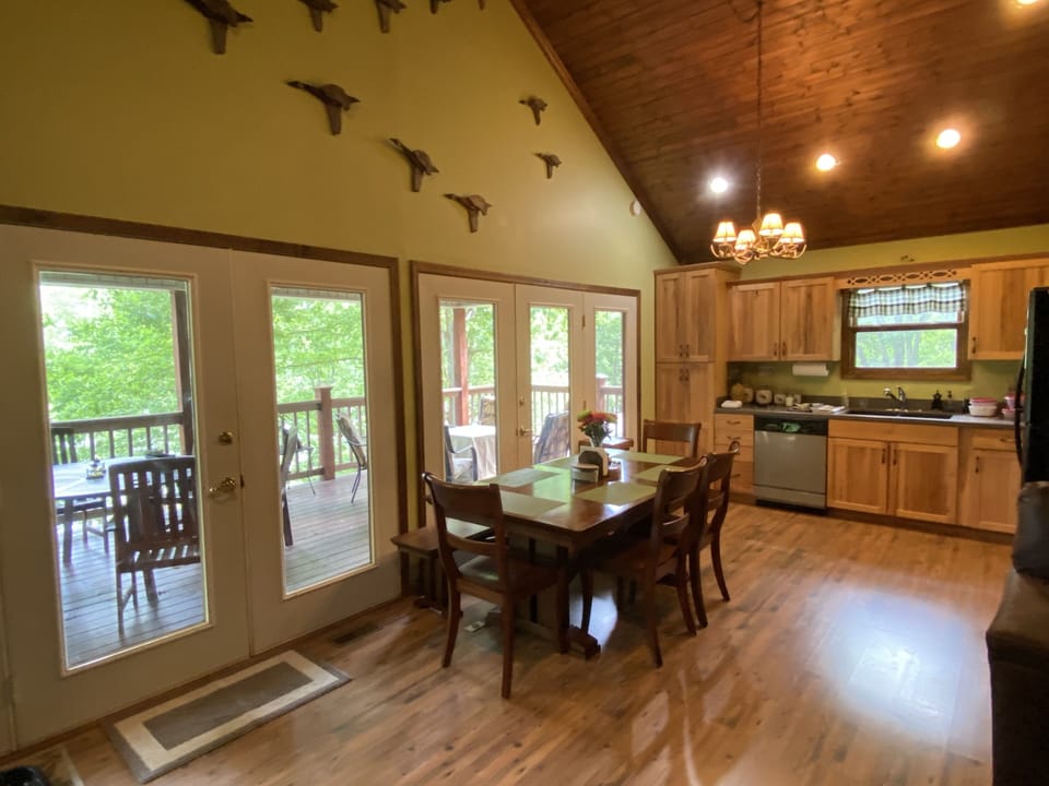 Equipped kitchen with table seating for 6.  