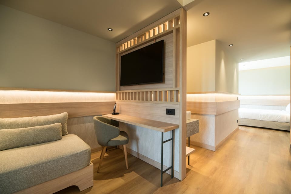 Free minibar, in-room safe, desk, blackout drapes