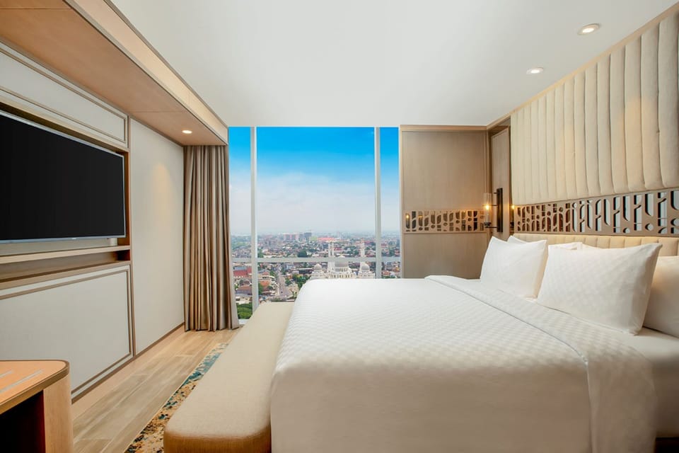 Premier Executive | Minibar, in-room safe, desk, laptop workspace