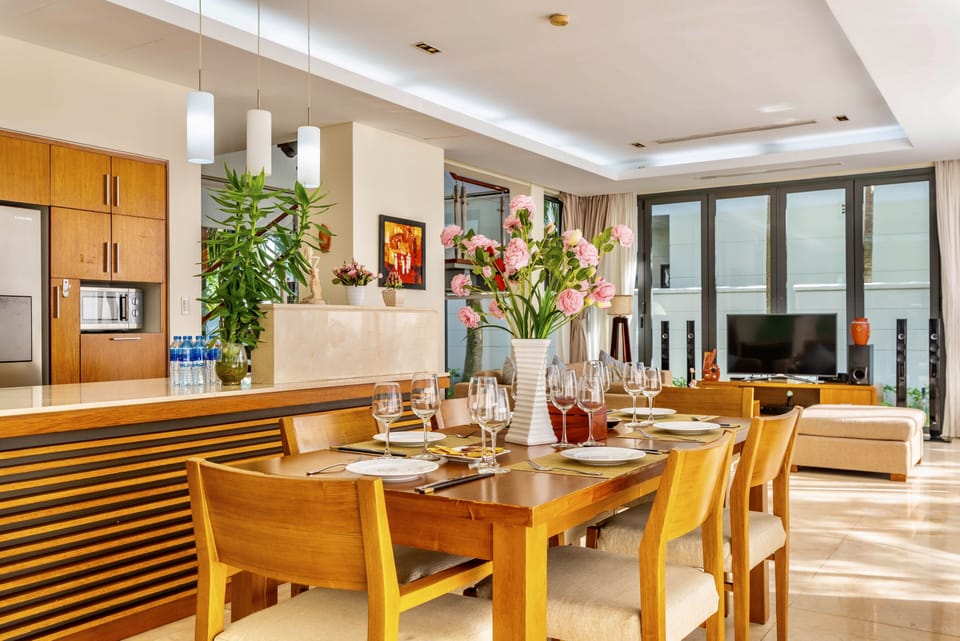 Family Villa, 3 Bedrooms, Golf View | In-room dining