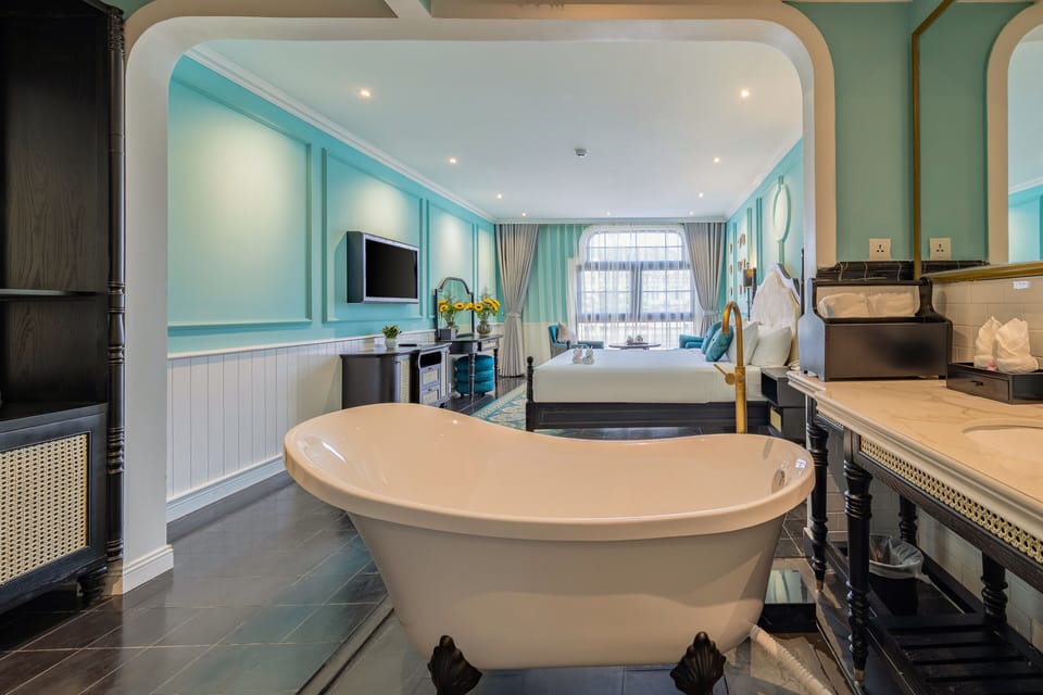 Studio, City View (Double), Bathtub | Memory foam beds, minibar, in-room safe, desk
