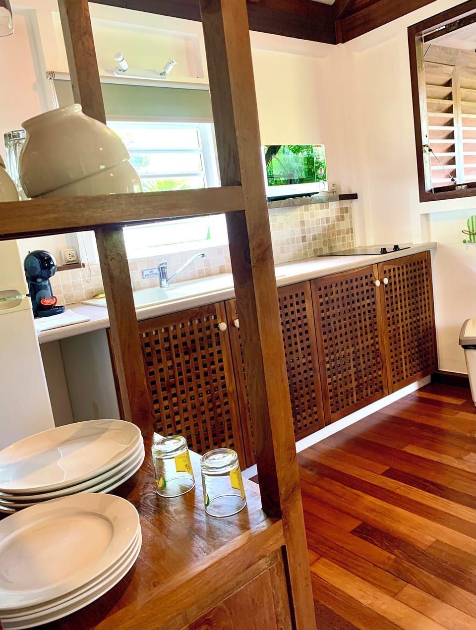 Full-size fridge, microwave, electric kettle, toaster