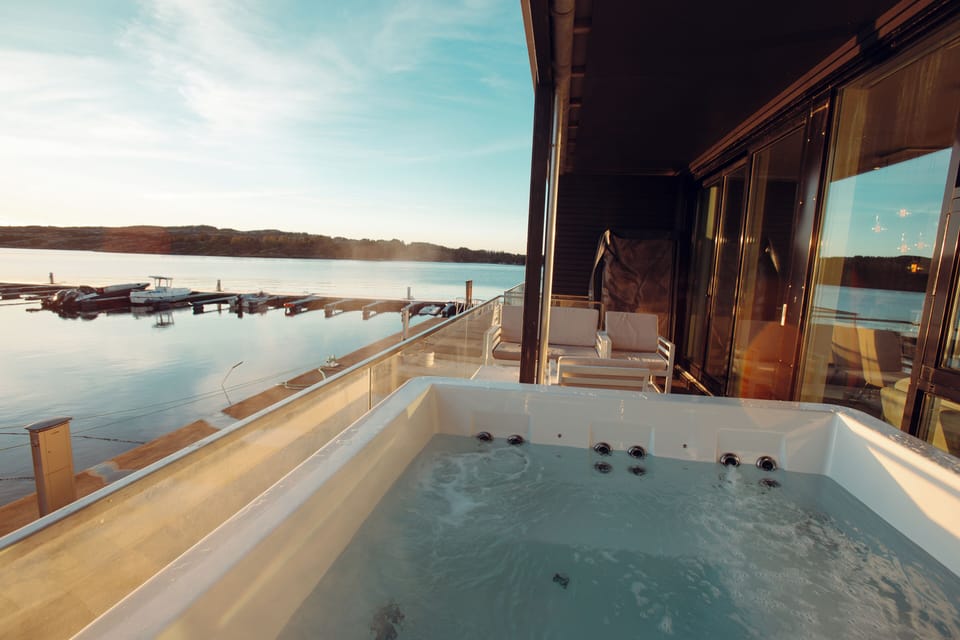 Private spa tub