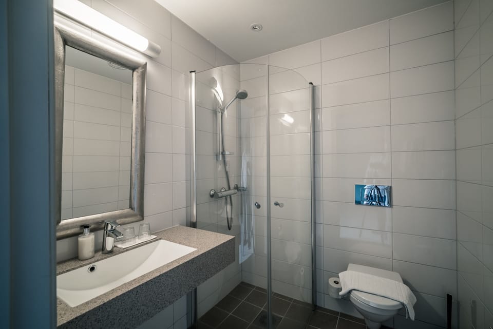 Panoramic Studio Suite | Bathroom | Shower, hair dryer, bathrobes, towels