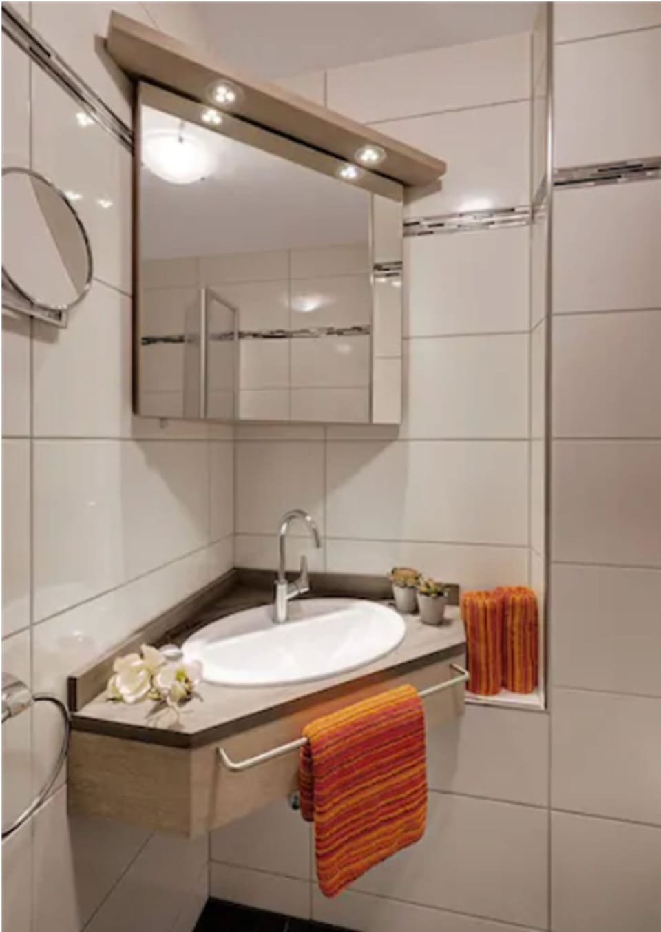 Standard Double Room, 1 Bedroom, Non Smoking, Refrigerator | Bathroom | Shower, hair dryer, towels, soap