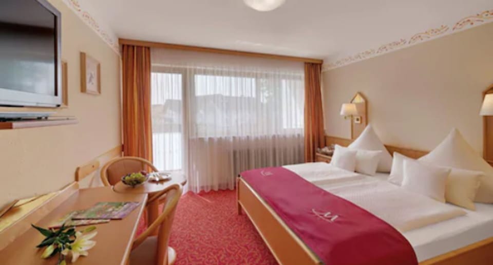 Standard Double Room, 1 Bedroom, Non Smoking, Refrigerator | Minibar, in-room safe, desk, laptop workspace