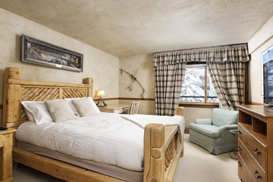 The warm tones found in the decor of this queen bedroom creates a very inviting and relaxing space to rest your head at night.