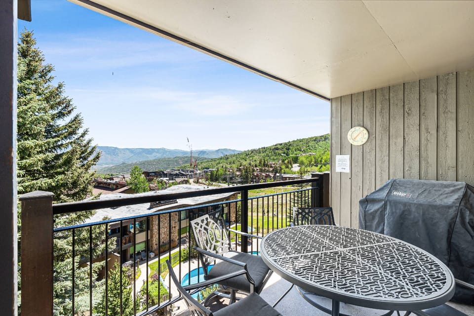 Enjoy the Colorado sunshine from the balcony.  The gas grill makes it easy to cook up a great summer BBQ dinner!