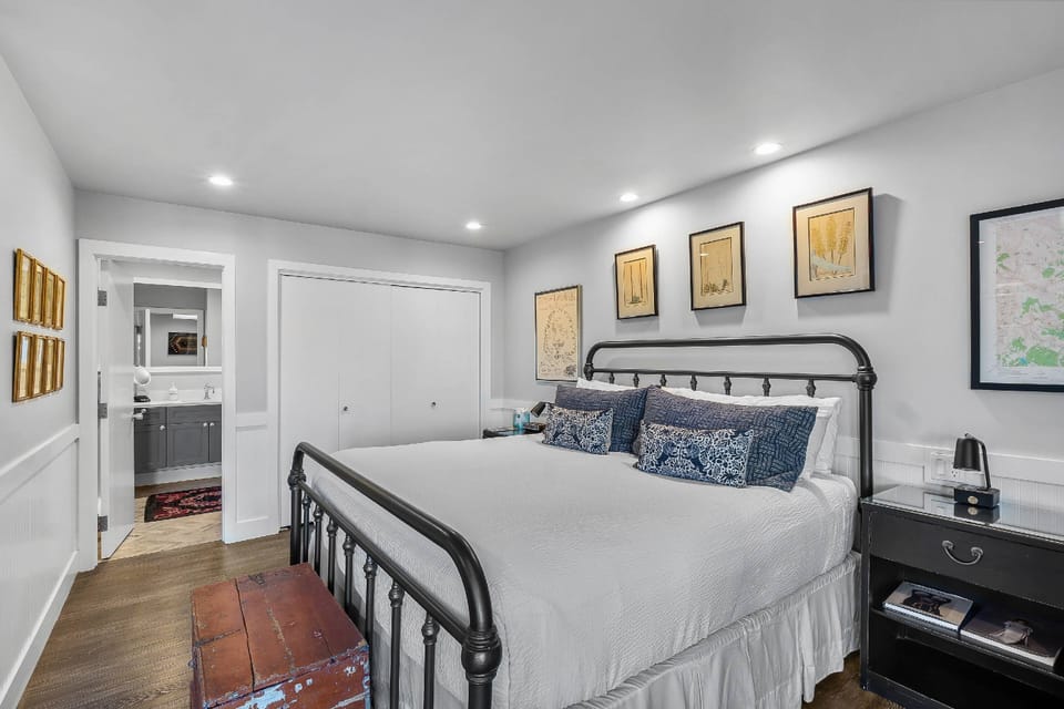 The downstairs king bedroom with en-suite bath and exit to the ski slope offers an additional twin bed with trundle for flexible sleeping options