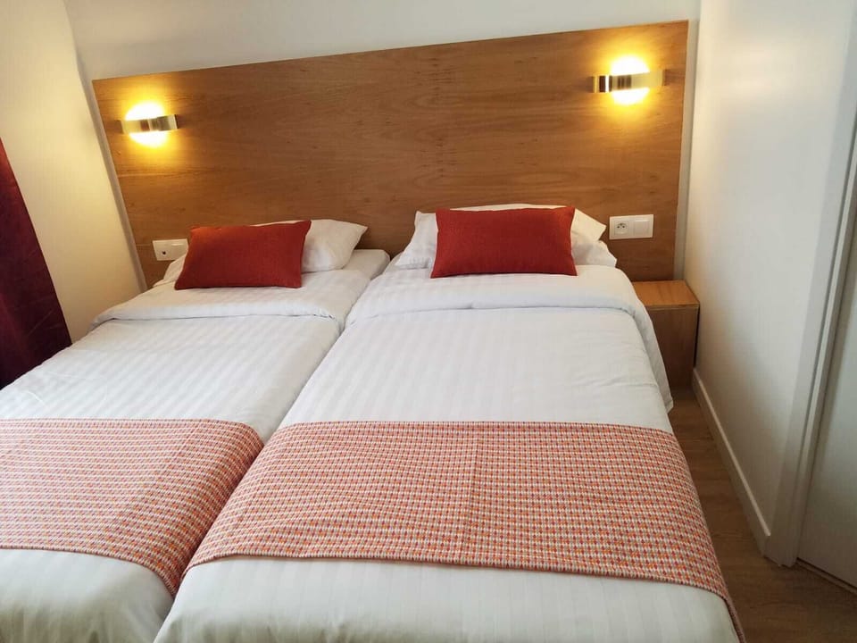 Standard Twin Room | Cribs/infant beds, free WiFi, bed sheets