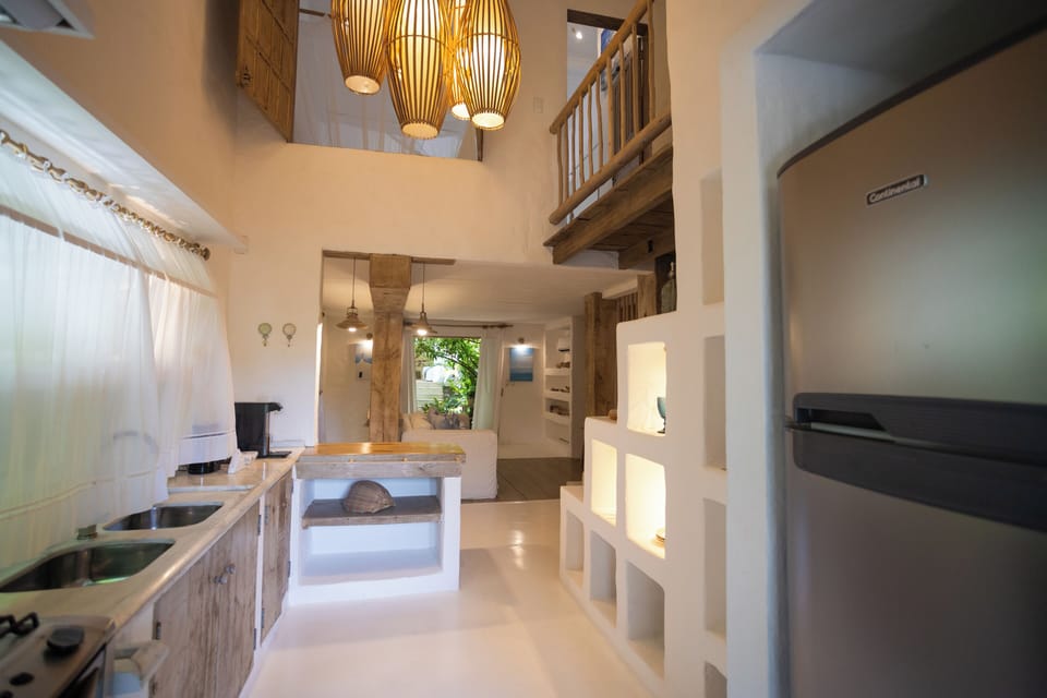 Deluxe House (Brisa) | Private kitchen | Microwave, cookware/dishes/utensils