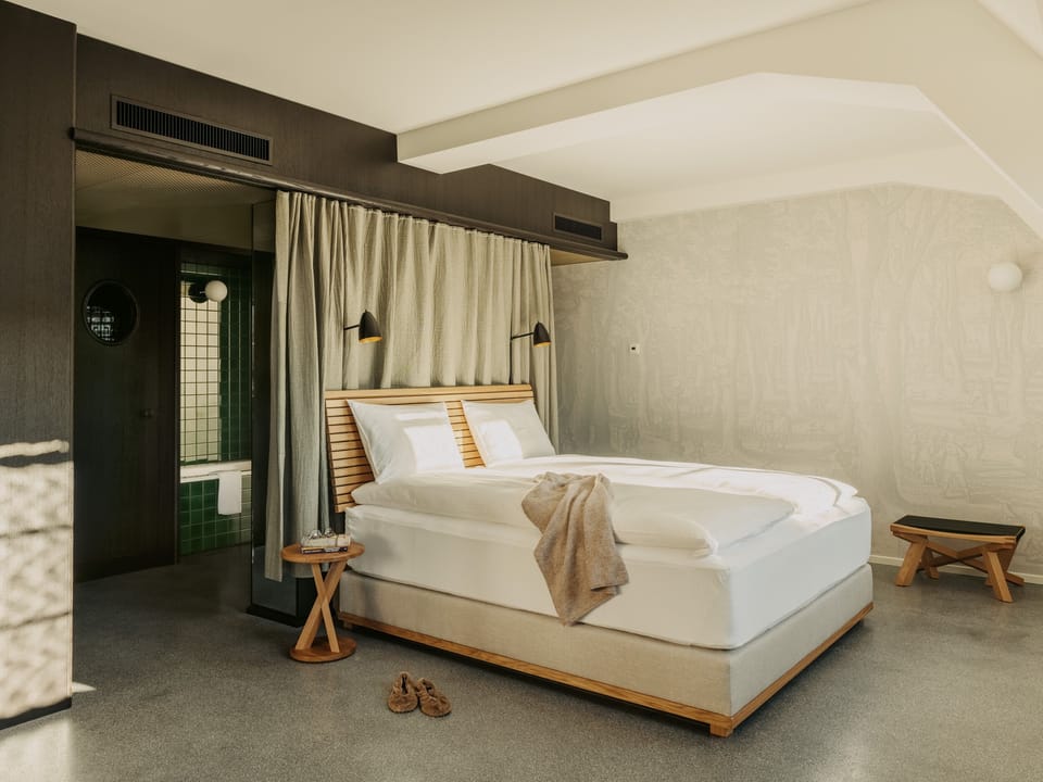 Terrace Suite | Hypo-allergenic bedding, in-room safe, desk, laptop workspace