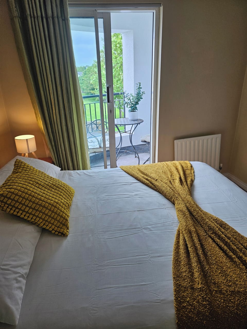 6 bedrooms, iron/ironing board, free WiFi, bed sheets