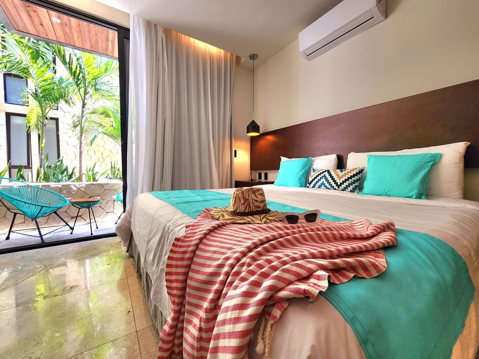 Deluxe Studio | Premium bedding, down comforters, in-room safe, free WiFi