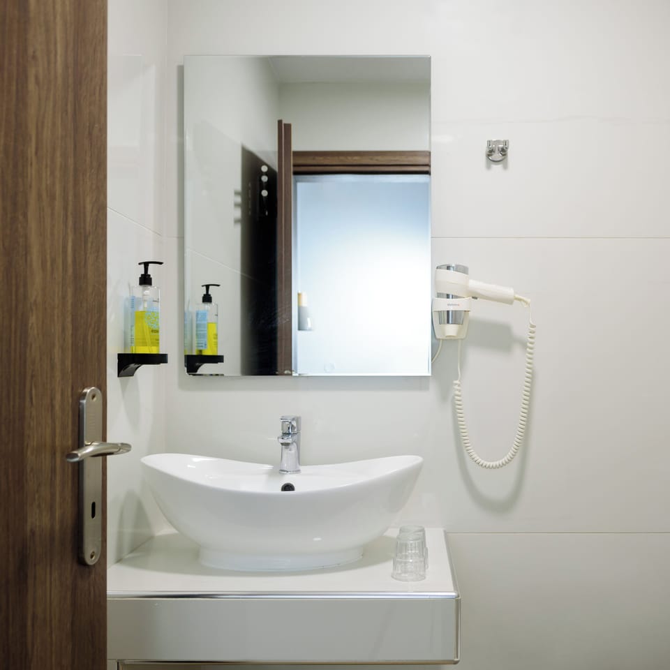 Shower, towels
