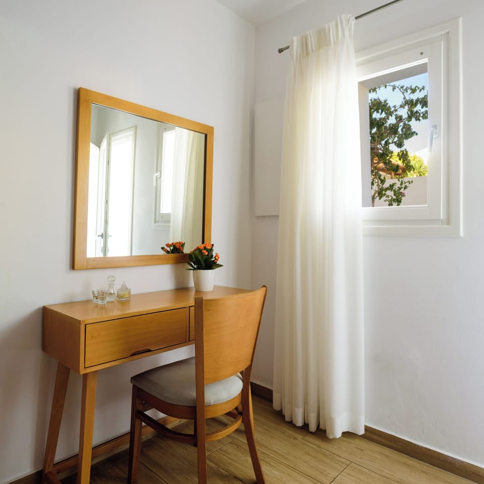 Triple Room with Terrace | In-room safe, individually decorated, individually furnished, free WiFi