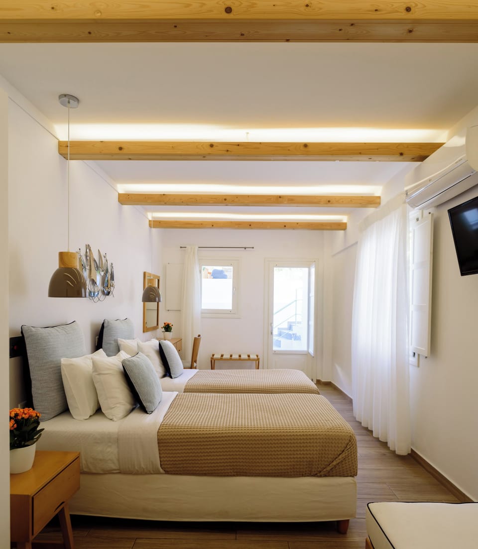 Triple Room with Terrace | In-room safe, individually decorated, individually furnished, free WiFi