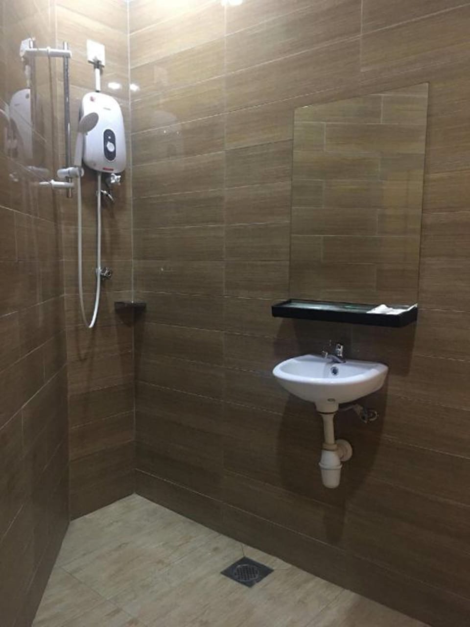 Shower, hair dryer (on request), slippers, towels