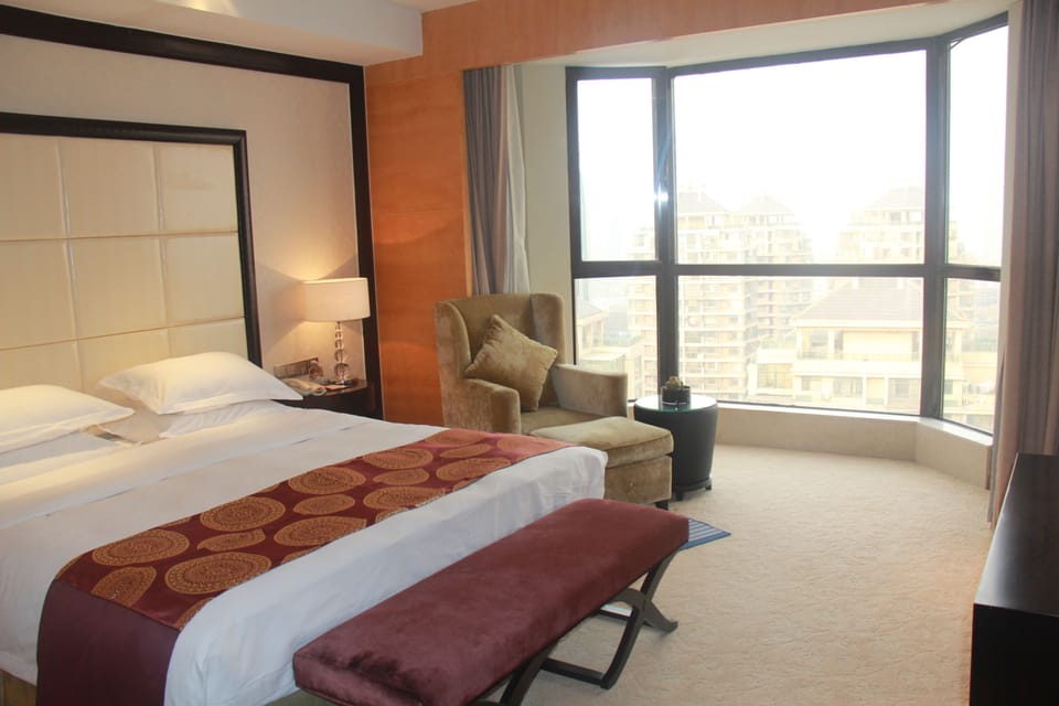 Suite, 1 King Bed, Smoking | In-room safe, soundproofing, iron/ironing board, WiFi (free)