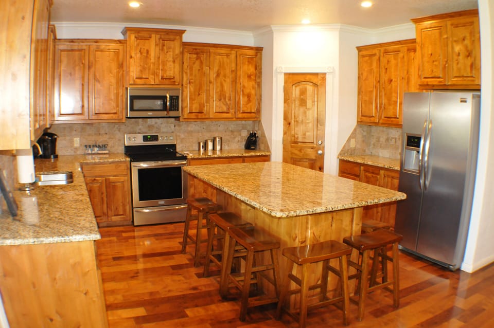 Kitchen/bar area.